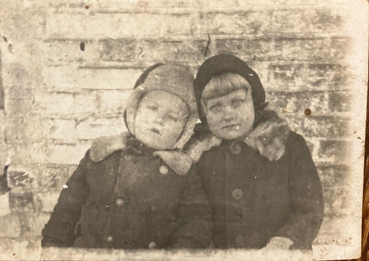 Лёва и Нина, 1942