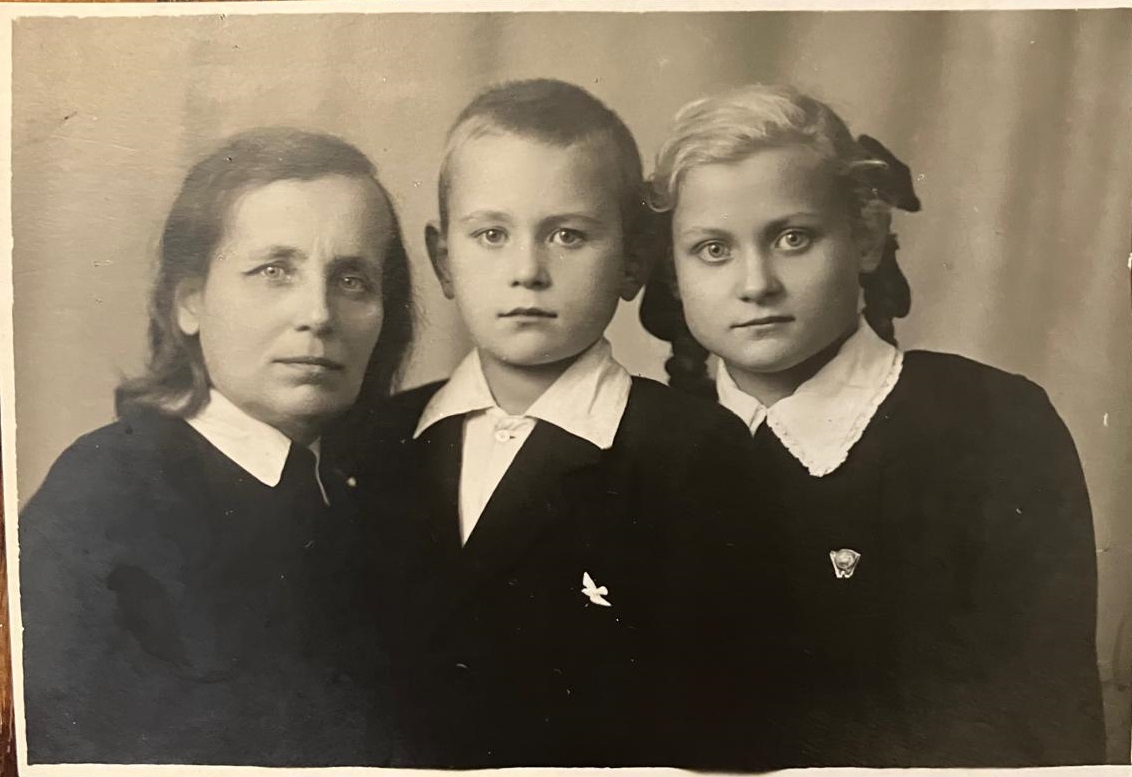Пия, Лёва и Нина, 1951